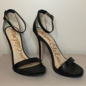 Black embossed sandal